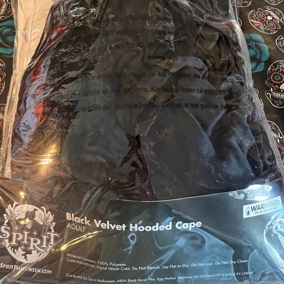 🆕 Spirit Black Velvet Hooded Cape - Picture 9 of 17